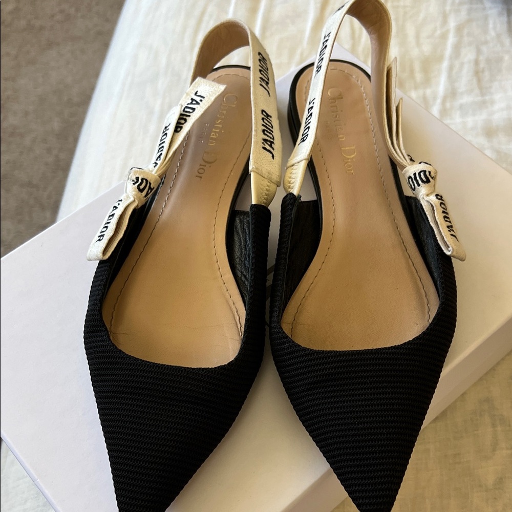 ‼️SOLD‼️ Dior Black Pointed-Toe Slingback Flats with Cream J'Adior Straps - Picture 4 of 13